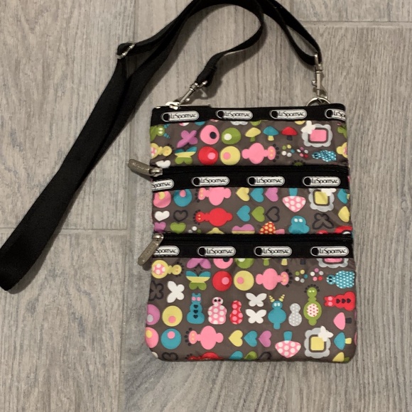 Lesportsac Handbags - LIKE NEW! Women's Lesportsac Messenger Crossbody Bag